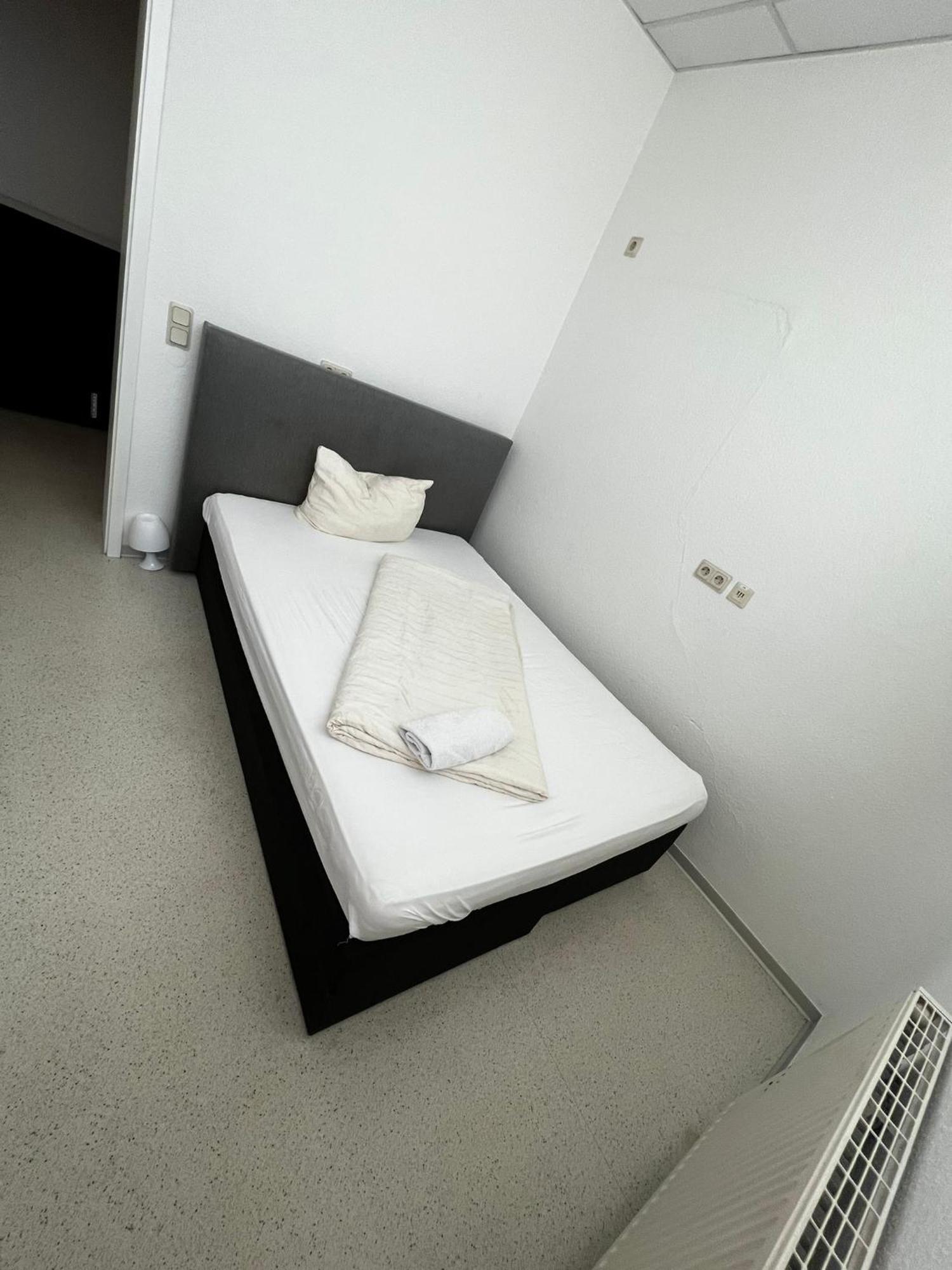Zimmer In Ramstein Extérieur photo